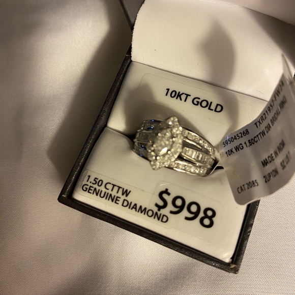 ENGAGEMENT RING - Picture 5 of 6